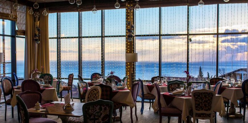 Фото № 1: Рестораны Алушты – отдых в Hotel Royal в Алуште, Крым