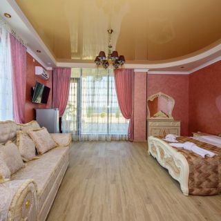 Фото № 2: Крымский курорт Алушта – отдых в Hotel Royal в Алуште, Крым