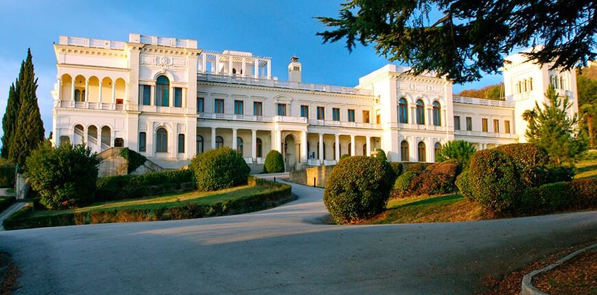 Фото № 1: Экскурсии по Дворцам Крыма – отдых в Hotel Royal в Алуште, Крым