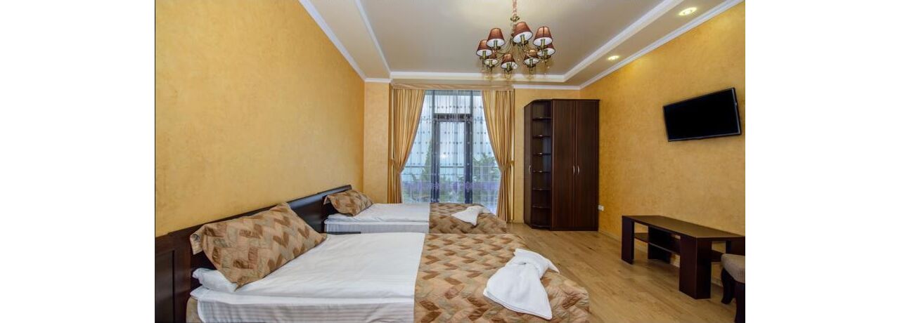 Фото № 1: 2-х местный «Комфорт» с балконом – отдых в Hotel Royal в Алуште, Крым