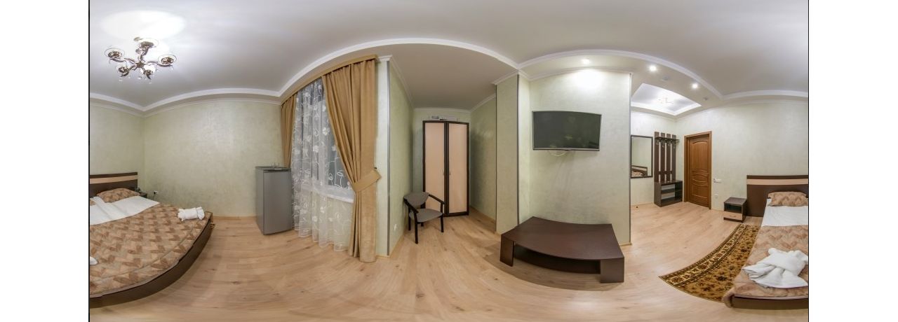 Фото № 1: Бюджет – отдых в Hotel Royal в Алуште, Крым
