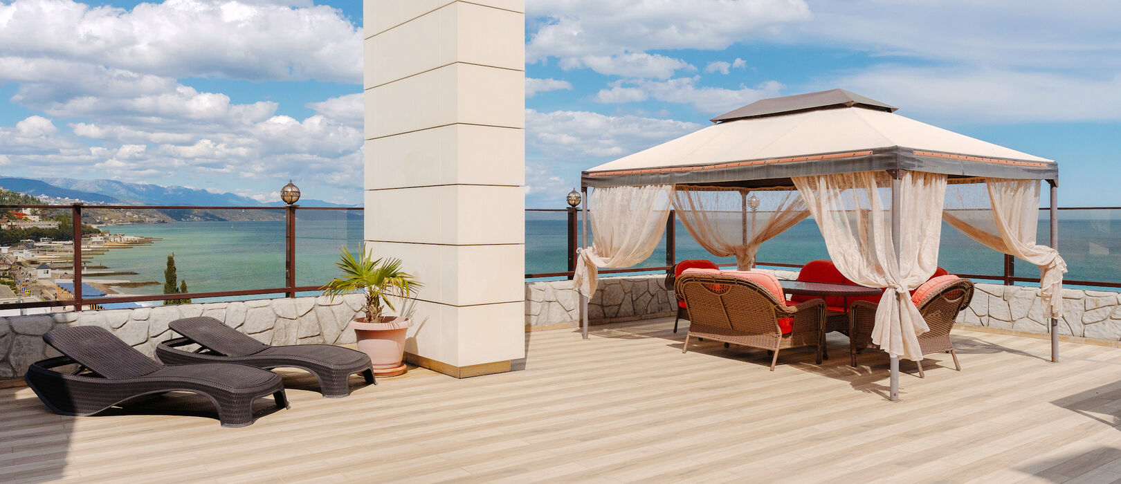 Терраса  отеля VK-Hotel-Royal, Алушта, Крым
