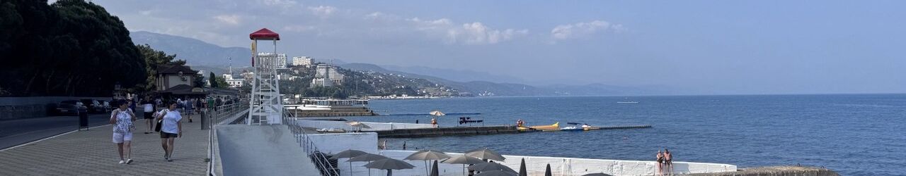 Инфраструктура на пляже в Алуште, Крым