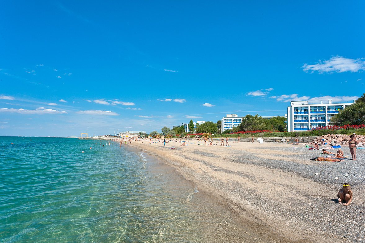 Пляж города Саки в Крыму для отдыха с детьми